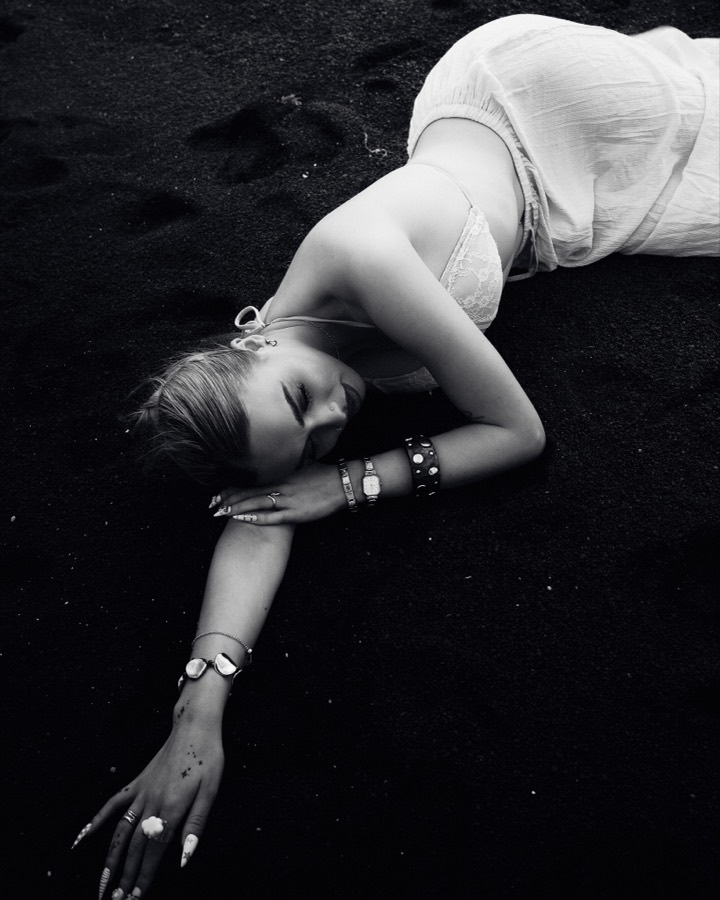 BLACK ROCKS — PORTRAIT II &mdash; A second chapter shot on the black rocks, in black and white.