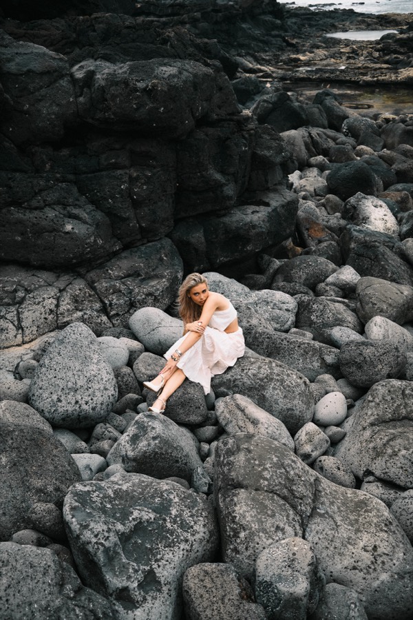 BLONDE — BLACK ROCKS &mdash; photo 1