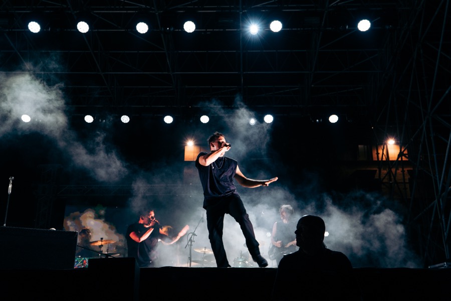 FRANCESCO GABBANI — LIVE &mdash; Live concert coverage of Francesco Gabbani on stage, shot through smoke and stage light.